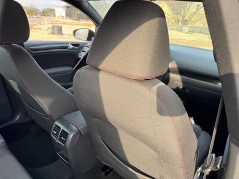 Used 2011 Volkswagen Golf 4-Door image 18