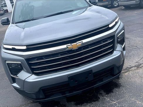 Used 2024 Chevrolet Traverse LT AWD/4WD image 3