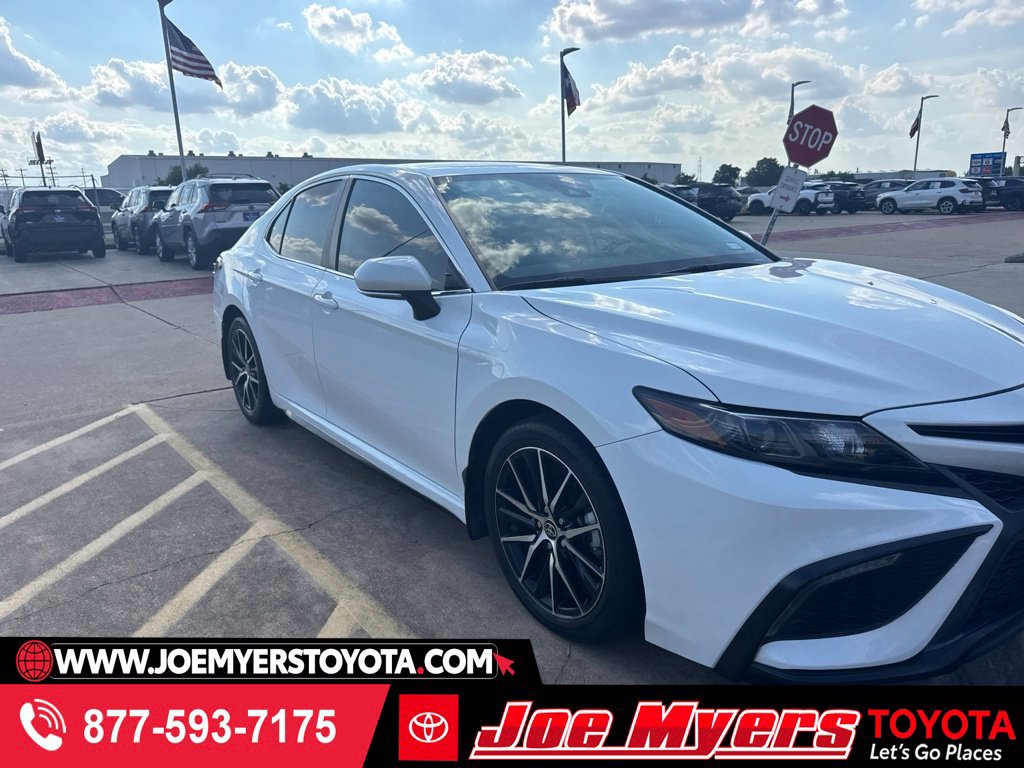 Used 2023 Toyota Camry SE FWD image 1