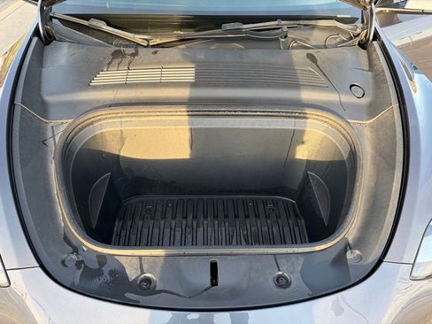 Used 2021 Tesla Model Y Long Range image 23