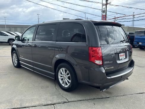 Used 2019 Dodge Grand Caravan SXT FWD image 6