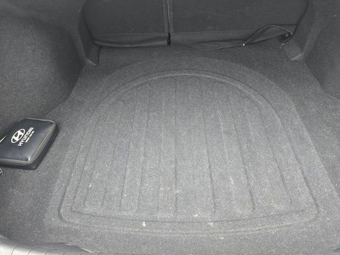 Used 2021 Hyundai Elantra Limited image 10