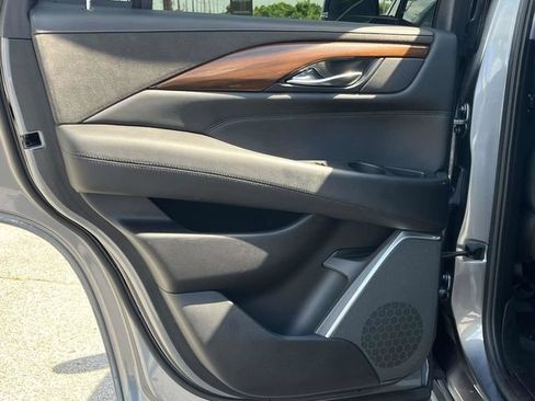 Used 2020 Cadillac Escalade Luxury w/ Escalade Sport Edition AWD/4WD image 18