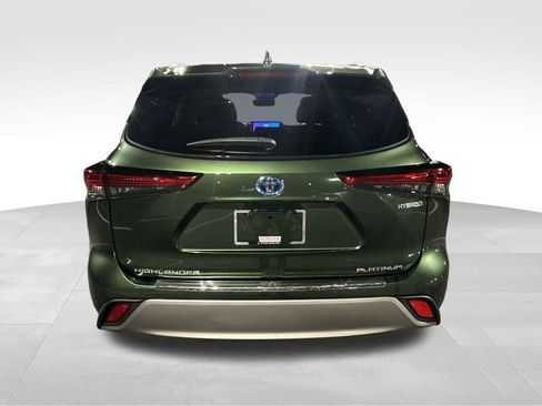 Used 2023 Toyota Highlander Platinum image 4