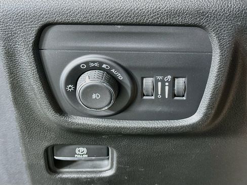 Used 2023 Jeep Grand Cherokee L Limited AWD/4WD image 17