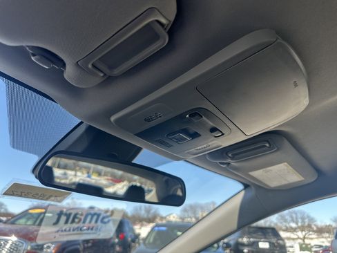 Used 2024 Toyota Camry SE image 29