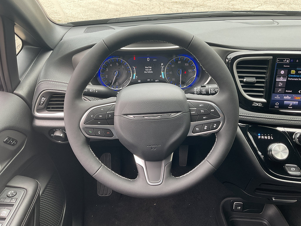 New 2027 Chrysler Pacifica Select AWD/4WD image 11