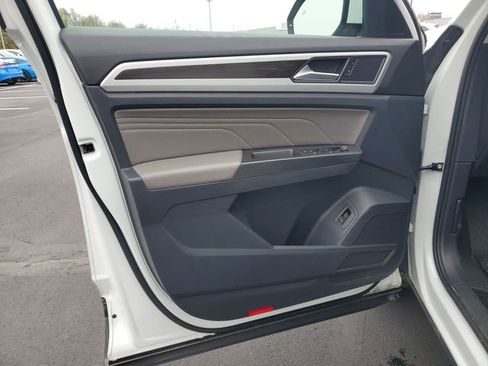 Used 2022 Volkswagen Atlas SE image 38