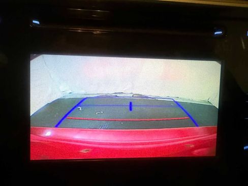 Used 2018 Toyota Corolla LE image 32