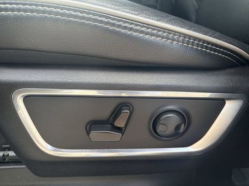 Used 2024 RAM 1500 Laramie AWD/4WD image 16