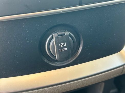 Used 2025 Kia Carnival LXS FWD image 23