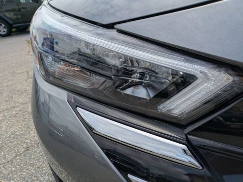 Certified 2025 Nissan Versa S FWD image 11