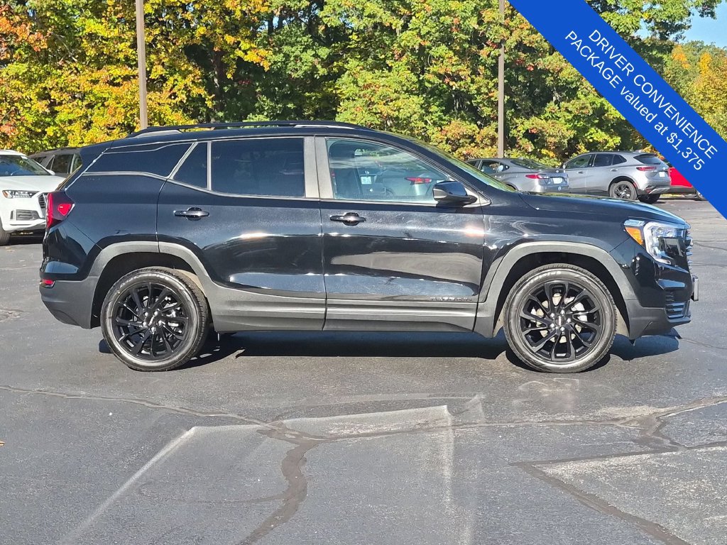 Used 2023 GMC Terrain SLE w/ Driver Convenience Package AWD/4WD image 3
