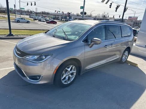 Used 2018 Chrysler Pacifica Touring-L Plus w/ Advanced Safetytec Group image 10