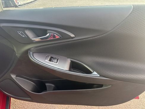 Used 2017 Chevrolet Malibu LT image 8