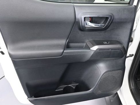 Used 2018 Toyota Tacoma TRD Off-Road AWD/4WD image 28