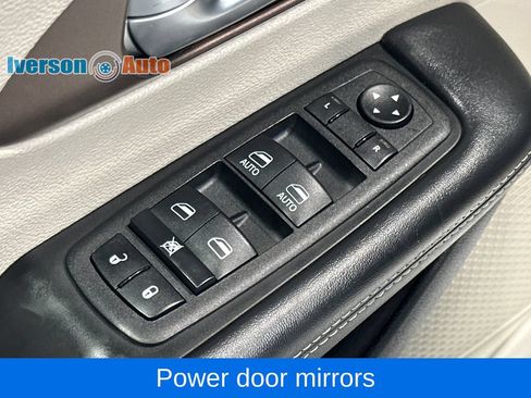 Used 2023 Chrysler Voyager LX FWD image 16