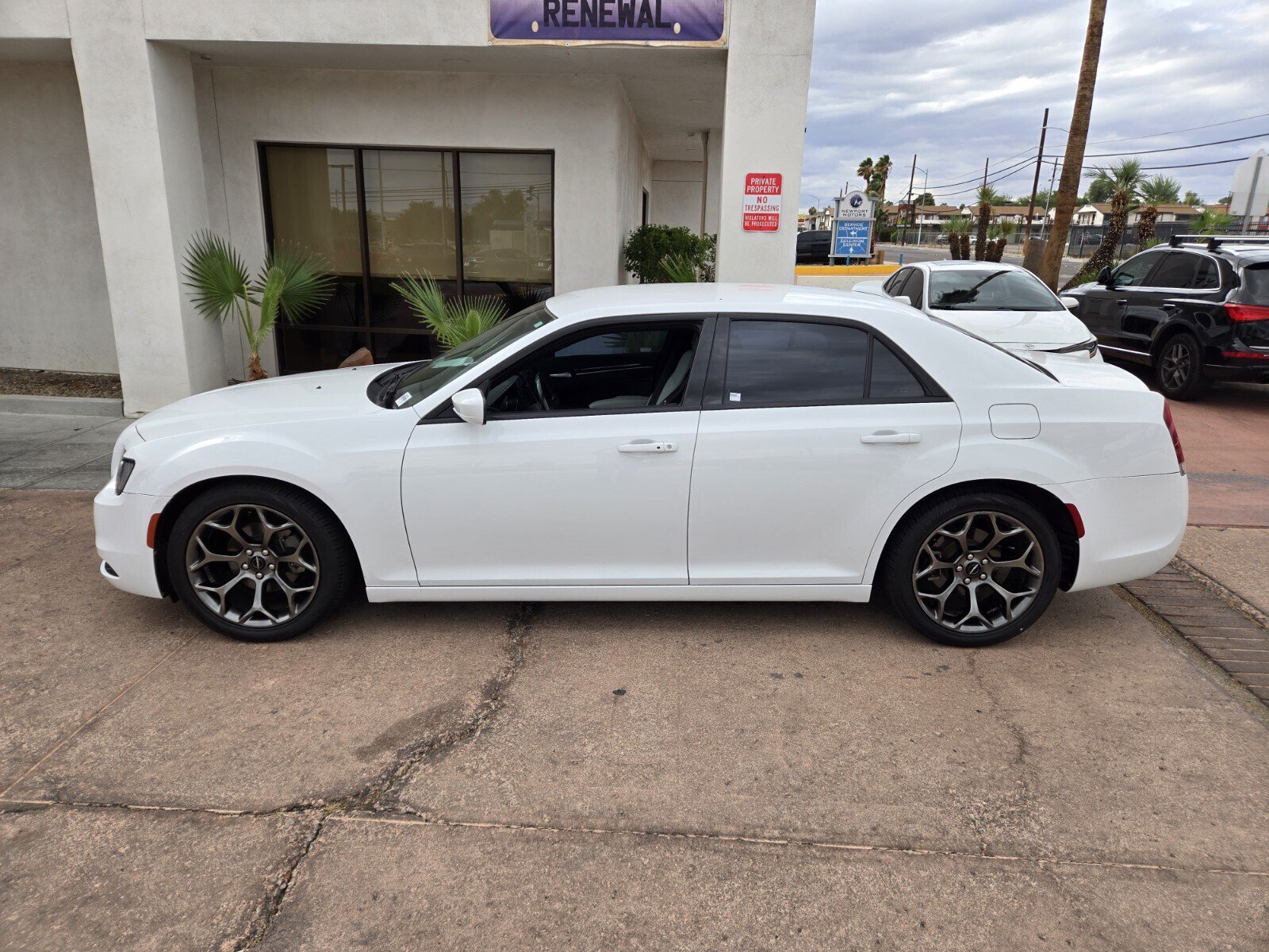 Used 2017 Chrysler 300 S RWD image 2