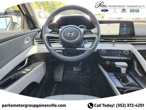 New 2025 Hyundai Elantra Limited FWD image 11