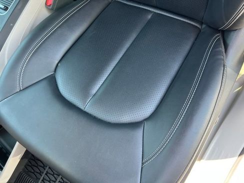 Used 2024 Chrysler Pacifica Touring-L FWD image 12