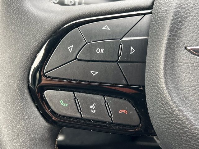 Used 2025 Chrysler Pacifica Limited FWD image 24