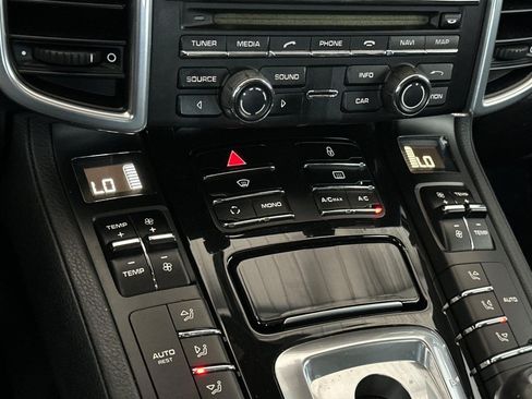 Used 2012 Porsche Cayenne AWD/4WD image 17