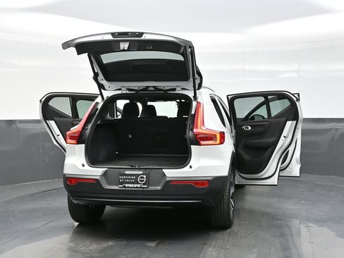 Used 2023 Volvo XC40 B5 Plus w/ Climate Package image 34