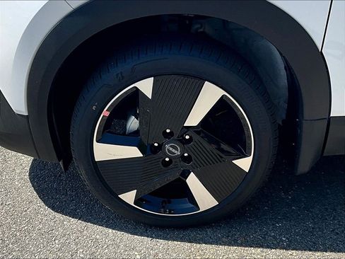 New 2025 Nissan Kicks SR FWD image 7