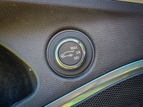 Used 2019 Buick Enclave Essence AWD/4WD image 11