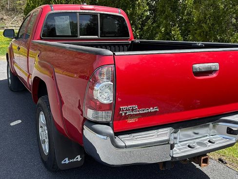 Used 2015 Toyota Tacoma 4x4 Access Cab V6 w/ SR5 Package image 10