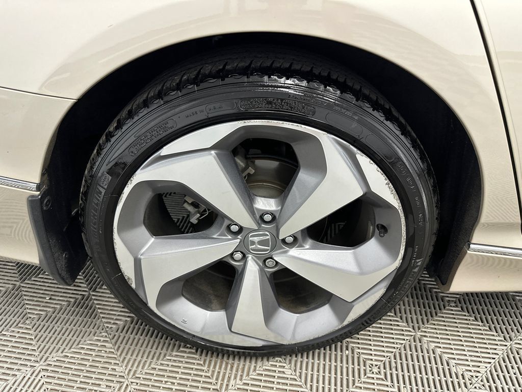 Used 2018 Honda Accord Touring image 19