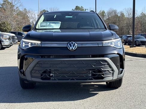 New 2026 Volkswagen Taos SE FWD image 8