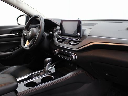 Used 2024 Nissan Altima 2.5 SR image 27