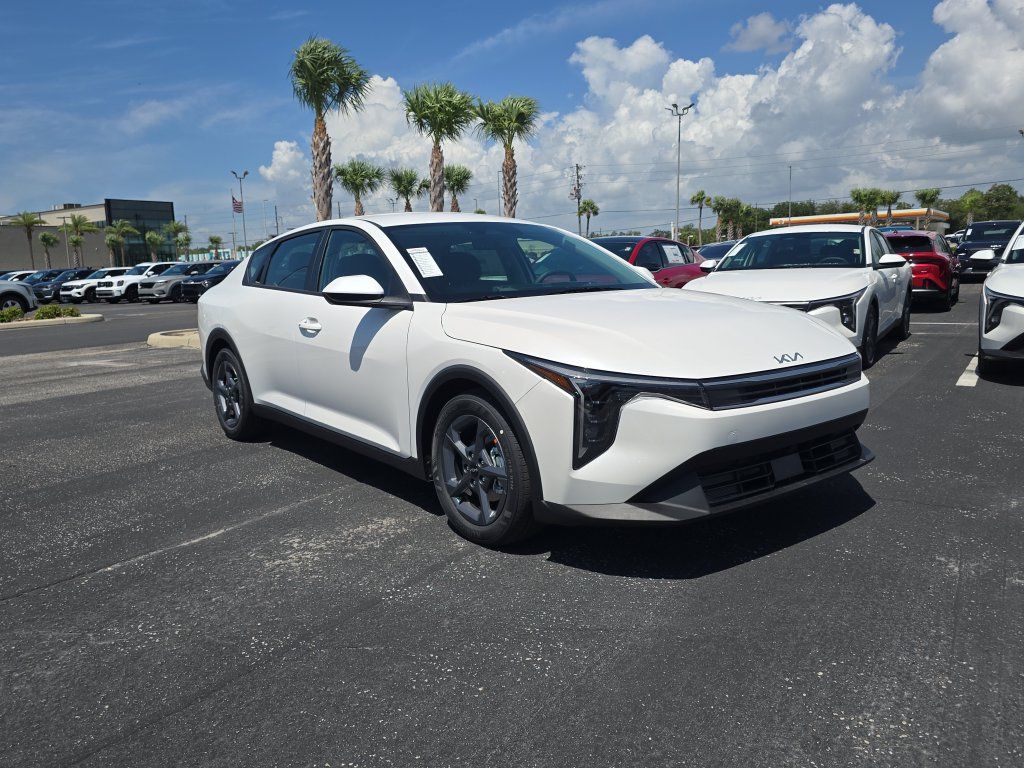New 2026 Kia K4 FWD image 2