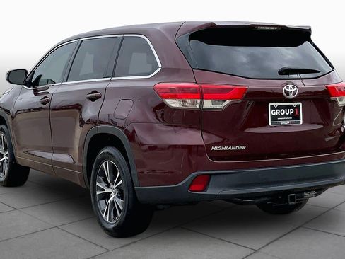 Used 2018 Toyota Highlander LE FWD image 12
