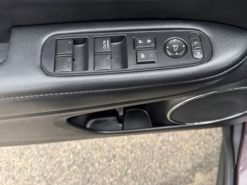 Used 2021 Honda HR-V EX-L image 16