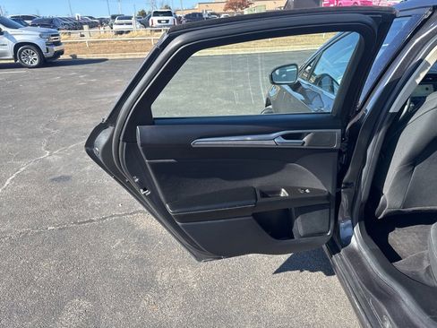 Used 2020 Ford Fusion SE image 25