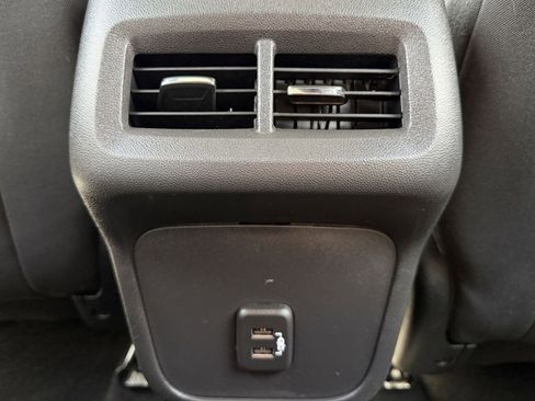 Used 2021 Chevrolet Equinox LT FWD image 25