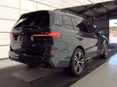 Used 2021 BMW X7 xDrive40i w/ M Sport Package AWD/4WD image 4