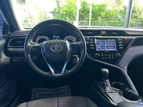 Used 2020 Toyota Camry LE image 10