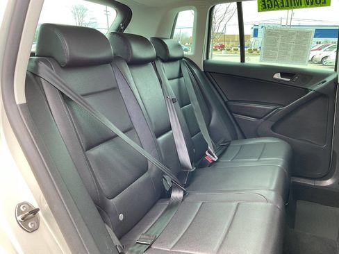 Used 2010 Volkswagen Tiguan S image 33