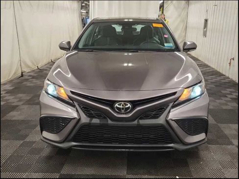 Used 2024 Toyota Camry SE image 6