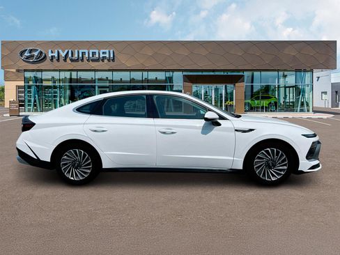 New 2025 Hyundai Sonata Limited image 9