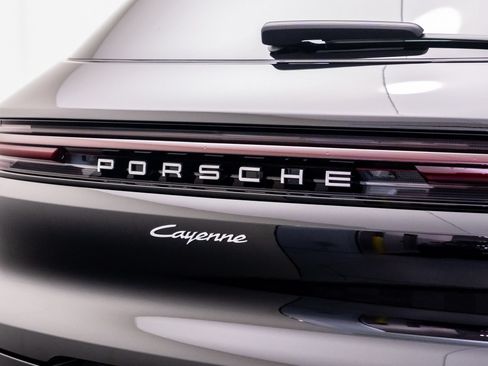 New 2026 Porsche Cayenne AWD/4WD image 32