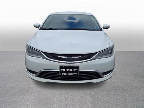 Used 2015 Chrysler 200 Limited w/ Convenience Group image 2