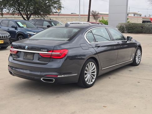 Used 2018 BMW 740i image 3