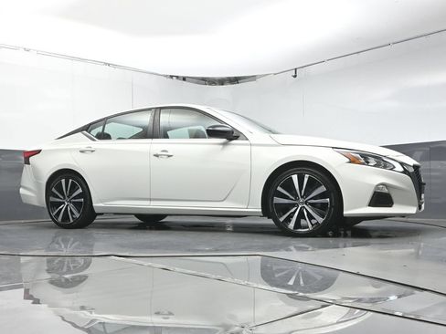 Used 2019 Nissan Altima 2.5 SR FWD image 31