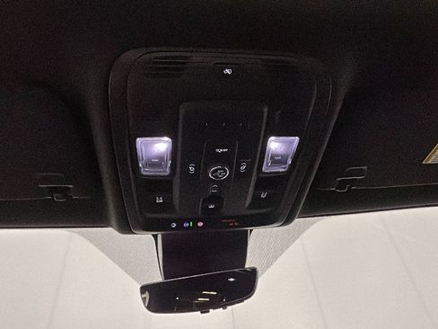 Used 2024 GMC Yukon XL Denali w/ Advanced Technology Package AWD/4WD image 30