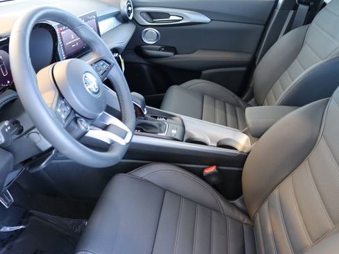 New 2026 Alfa Romeo Tonale w/ Black Premium Package image 18