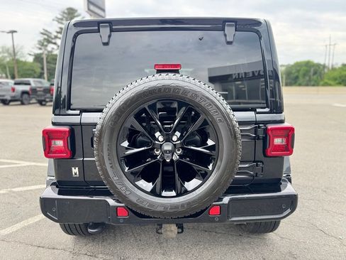 Used 2022 Jeep Wrangler Unlimited Sahara AWD/4WD image 6